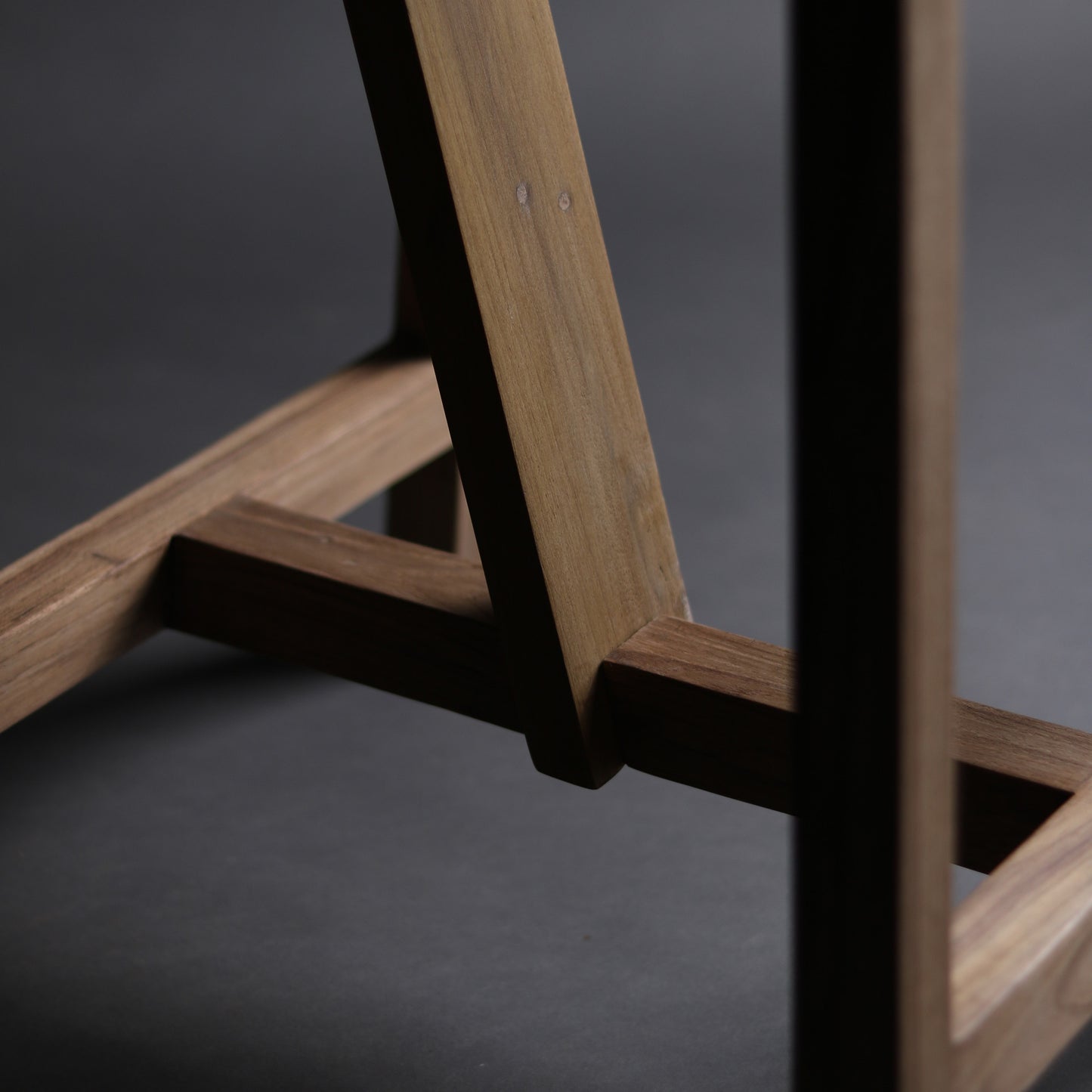 LEANING Tower Chair
