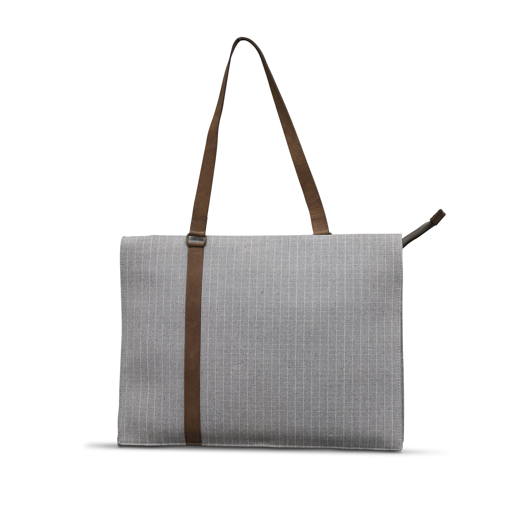 Bhaderwah Campus Bottega Veneta Pouch Almond Medium Crossbody