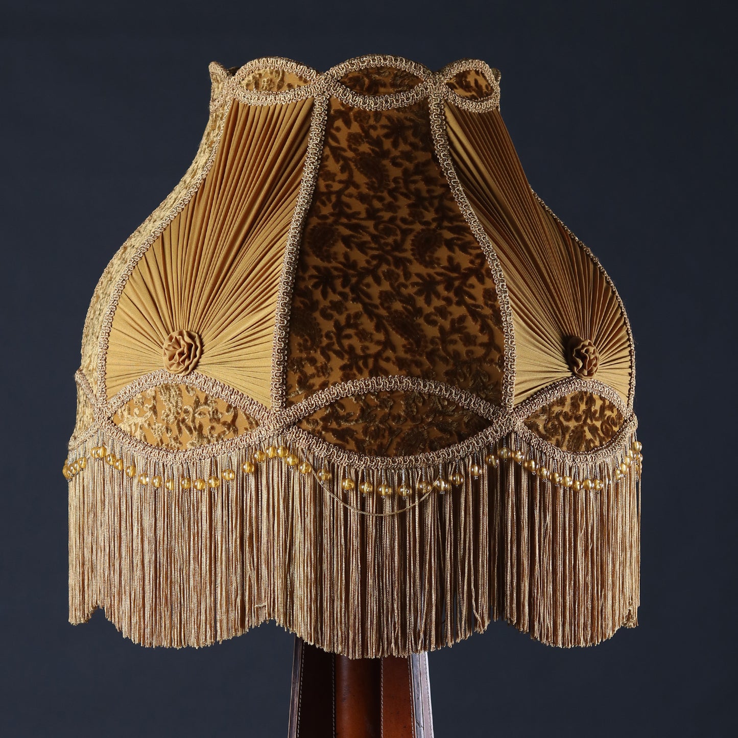 'DONNA DOILY'  SHELF LAMP WITH SHADE