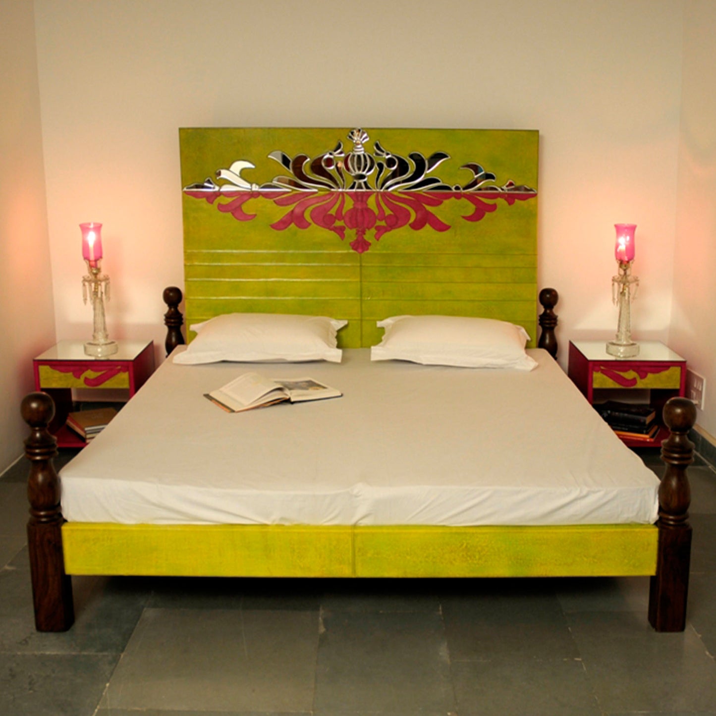 "Chauduvi Ka Chand" - Double Bed