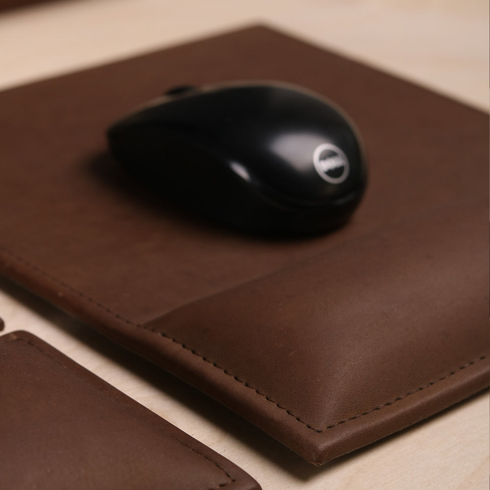 
                      
                        LEATHER MOUSEPAD WITH CUSHION
                      
                    