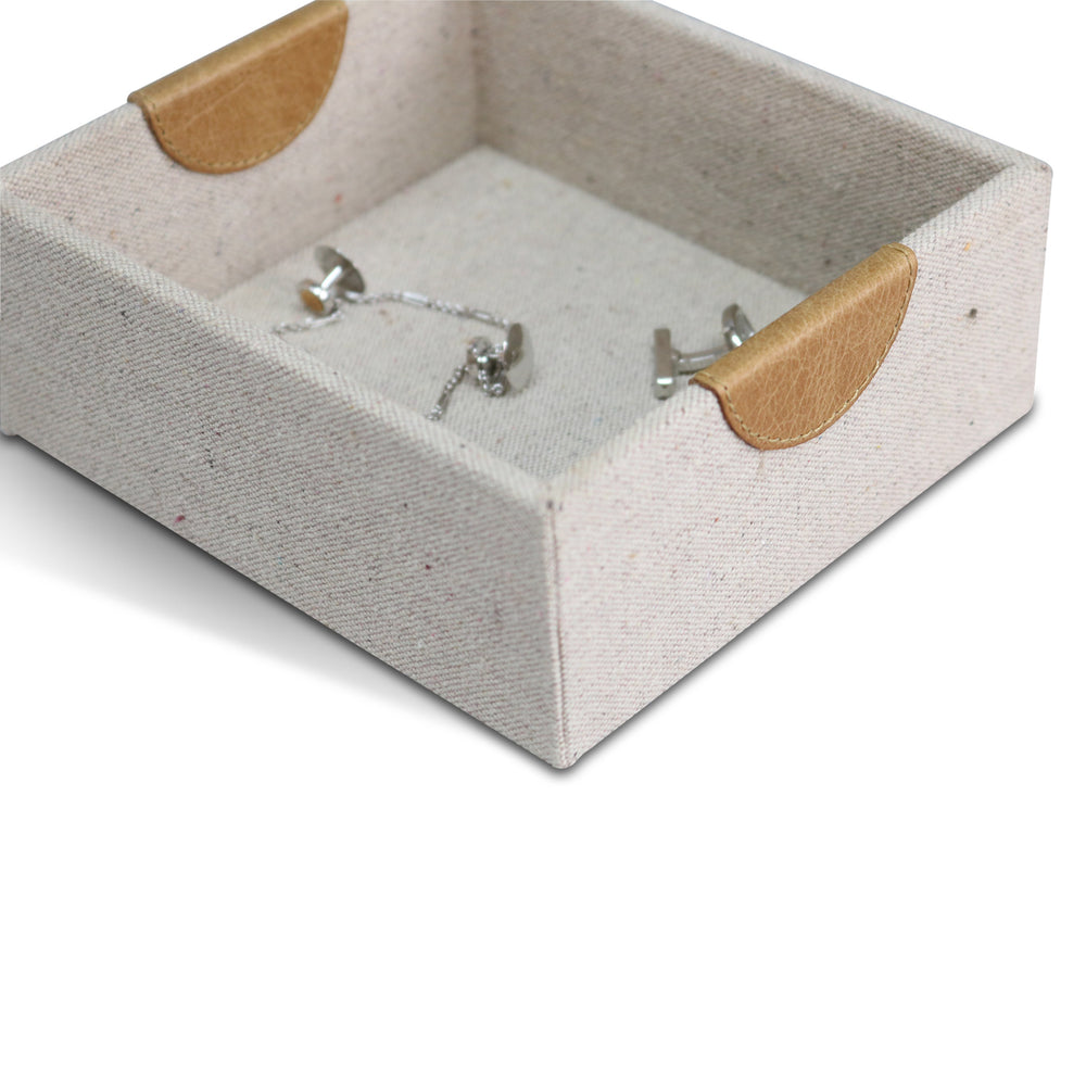 
                      
                        SMALL ACCESSORY TRAY
                      
                    